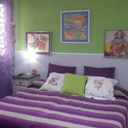 Beds Triana Homestay